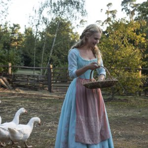 Cenerentola: Lily James è una splendida Cenerentola in una scena del film