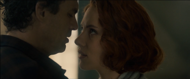 Avengers: Age of Ultron - Scarlett Johansson e Mark Ruffalo in una scena dal trailer