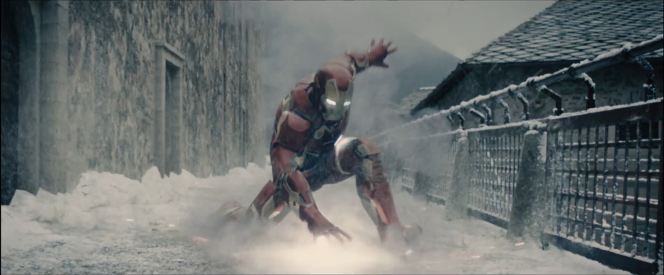 Iron Man in una immagine dal trailer di Avengers: Age of Ultron