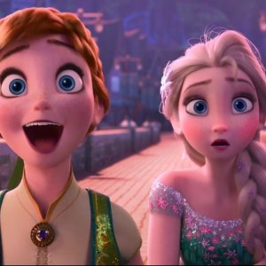 Frozen Fever: Elsa e Anna in una scena del corto