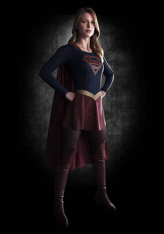 Supergirl: Melissa Benoist con il costume di Supergirl