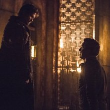 Arrow: Matt Nable e John Barrowman in Nanda Parbat