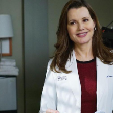 Grey's Anatomy: l'attrice Geena Davis in una scena dell'episodio Staring at the End