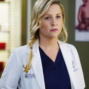 Grey's Anatomy: Jessica Capshaw interpreta Arizona Robbins nell'episodio Staring at the End