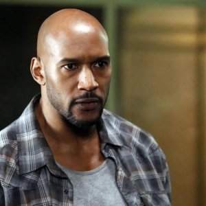 Agents of S.H.I.E.L.D.: Henry Simmons in una scena dell'episodio intitolato Aftershocks