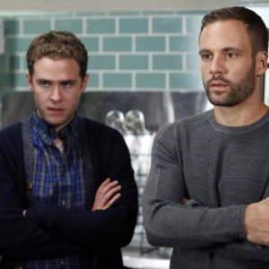 Agents of S.H.I.E.L.D.: gli attori Iain De Caestecker e Nick Blood nella puntata Aftershocks