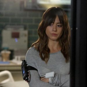 Agents of S.H.I.E.L.D.: l'attrice Chloe Bennet in una scena dell'episodio Aftershocks