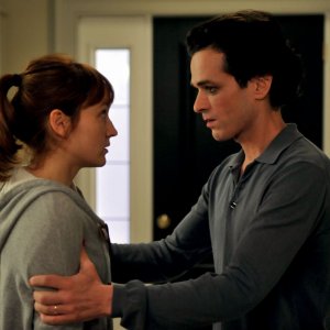 Una nuova amica: Romain Duris faccia a faccia con Anaïs Demoustier in una scena del film