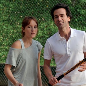 Una nuova amica: Romain Duris con Anaïs Demoustier in una scena