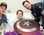 Chris Evans e Chris Pratt in visita al Seattle Children Hospital