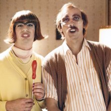 La solita commedia - Inferno: Fabrizio Biggio e Francesco Mandelli irriconoscibili in una scena del film