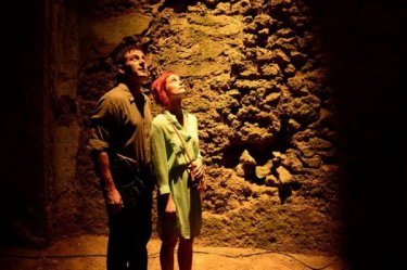 Dig: Jason Isaacs e Alison Sudol in una scena del pilot