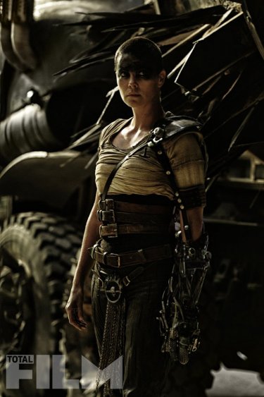 Mad Max: Fury Road - L'attrice Charlize Theron in una scena del film