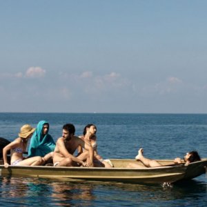 Fino a qui tutto bene: una scena vacanziera tratta dal film