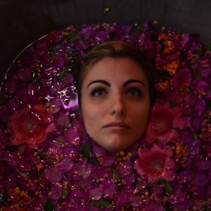 Onde Road: Barbara Cambrea in una suggestiva immagine del documentario