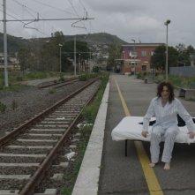 N-Capace: Eleonora Danco in una suggestiva scena del film da lei scritto, interpretato e diretto