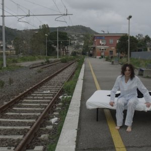 N-Capace: Eleonora Danco in una suggestiva scena del film da lei scritto, interpretato e diretto