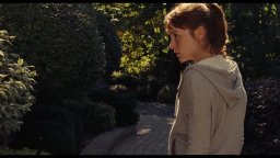 Clip 'Claire entra in casa' - Una nuova amica