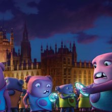 Home - A casa: alieni dal colore viola a Londra in una scena del film d'animazione