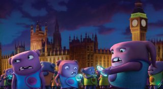 Home - A casa: alieni dal colore viola a Londra in una scena del film d'animazione