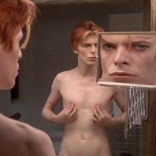 David Bowie in L'uomo che cadde sulla Terra