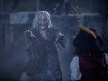 iZombie: Rose McIver in una scena del pilot