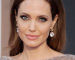 Angelina Jolie: altro intervento alle ovaie per scongiurare il cancro