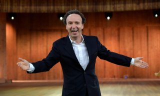 Roberto benigni nello spettacolo I Dieci Comandamenti