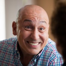 Uno, anzi due - Maurizio Battista è il protagonista del film