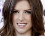 Anna Kendrick si siede al Tavolo 19