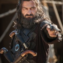Black Sails: Ray Stevenson è Barbanera nella terza stagione