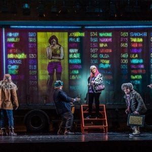 Royal Opera House - Ascesa e discesa della città di Mahagonny: una scena tratta dallo spettacolo