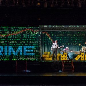 Royal Opera House - Ascesa e discesa della città di Mahagonny: Anne Sofie von Otter, Willard White e Peter Hoare in una scena