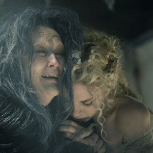 Into the Woods: Meryl Streep in una scena insieme a Mackenzie Mauzy