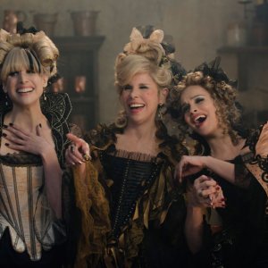 Into the Woods: Christine Baranski con Tammy Blanchard e Lucy Punch in una scena