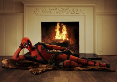 Deadpool: Ryan Reynolds indossa il costume del protagonista del film