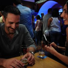 La scelta: Ambra Angiolini si diverte in un locale con Raoul Bova in una scena del film