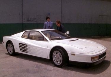 Miami Vice: Don Johnson e Philip Michael Thomas con la Ferrari bianca