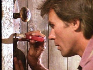 MacGyver: Richard Dean Anderson in una scena della serie