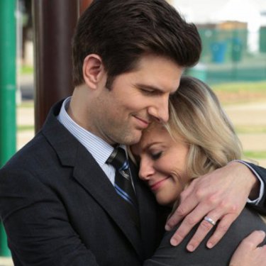 Parks and Recreation: Adam Scott e Amy Poehler in una scena di One Last Ride