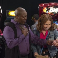 Unbreakable Kimmy Schmidt: Titus Burgess ed Ellie Kemper interpretano Titus e Kimmy
