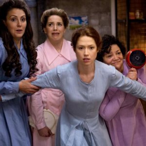 Unbreakable Kimmy Schmidt: Ellie Kemper in una scena della serie di Netflix