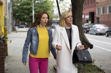 Unbreakable Kimmy Schmidt: le attrici Ellie Kemper e Jane Krakowski in una scena dello show