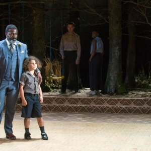 National Theatre Live: Medea - Helen McCrory con Danny Sapani in una scena dello spettacolo