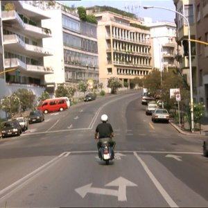 La mitica Vespa di Nanni Moretti innuna  scena di Caro Diario