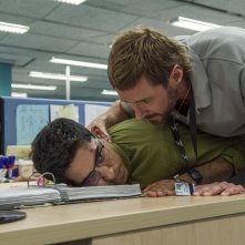 Humandroid: Hugh Jackman con Dev Patel in una scena del film