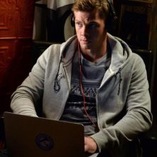 Prety Little Liars: Brandon Jones in una scena dell'episodio Welcome to the Dollhouse