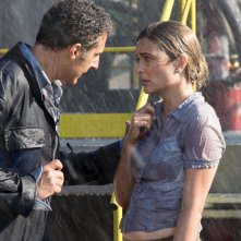 Tempo instabile con probabili schiarite: John Turturro con Carolina Crescentini in un momento del film