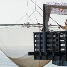 Tempo instabile con probabili schiarite: John Turturro in barca durante una pesca rilassante in una scena del film