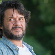 Tempo instabile con probabili schiarite: Pasquale Petrolo, in arte Lillo, in una scena del film